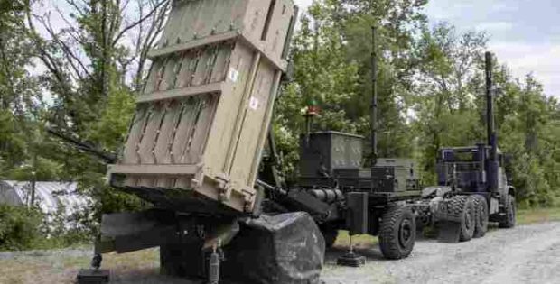 Expeditionary launcher Iron Dome. Sebanyak 10 tabung rudal Tamir terlihat di sini dimuat di peluncur, yang dapat menampung hingga 20 tabung sekaligus